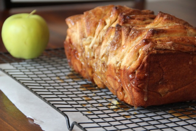 IMG 9827 Caramel Apple Pull Apart Bread