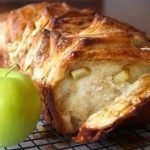 Caramel Apple Pull-Apart Bread