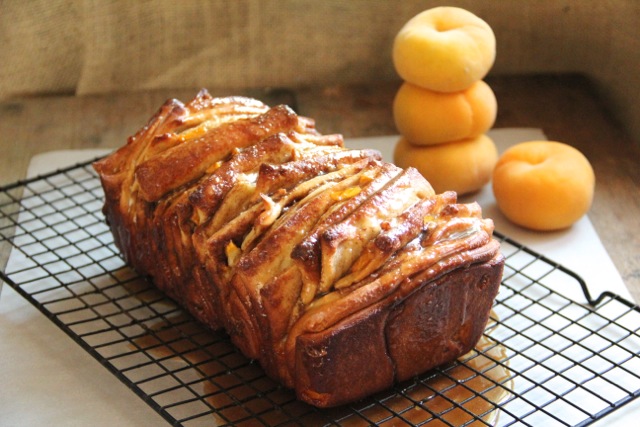 Caramelized Peach Pull-Apart Bread