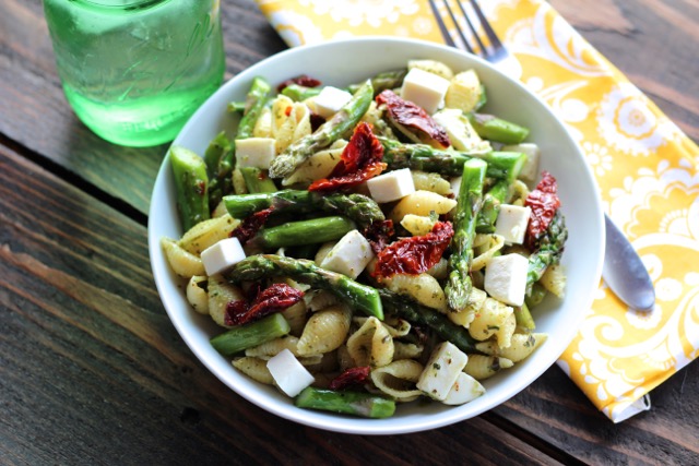 Pesto Pasta with sun dried tomatoes